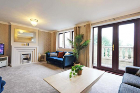 M1, M62, Free Parking, WiFi, 8 beds, Separate office